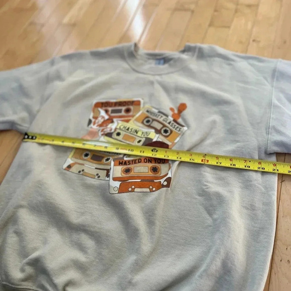 Morgan Wallen Crew Neck Sweatshirt sz Large Cassette Tapes Wasted On You Beige - Picture 6 of 9